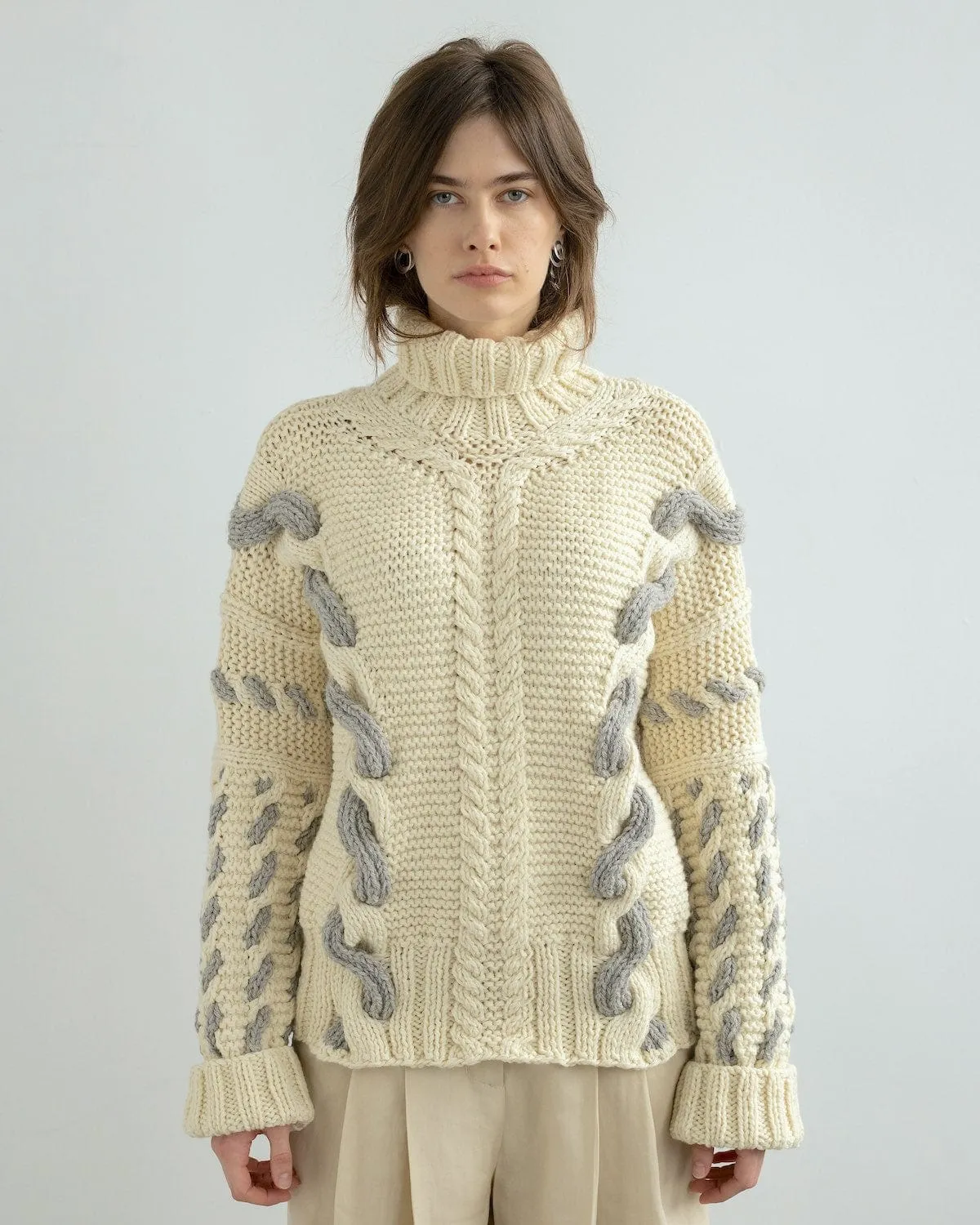 Barbora: White Wool Turtleneck